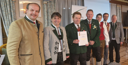 Der ausgeschiedene Bezirksfinanzreferent Alois Fritz erhielt die ÖBV Verdienstmedaille in Gold, was eine der höchsten Auszeichnungen österreichweit darstellt