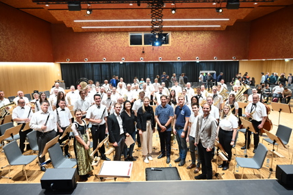 Aktive Teilnehmer:innen und Orchester